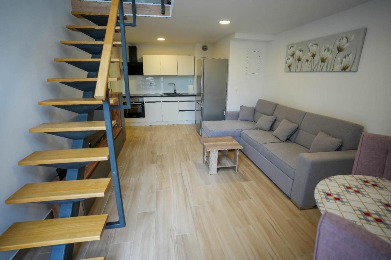Apartament Izi *
